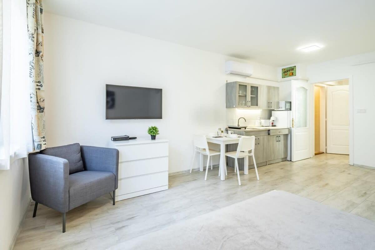 Convenient 2-Room Central Apartment ブダペスト エクステリア 写真