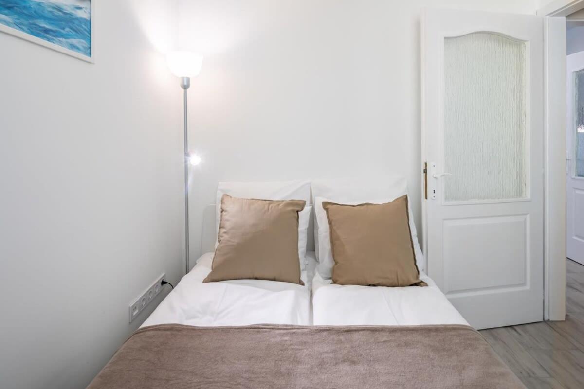 Convenient 2-Room Central Apartment ブダペスト エクステリア 写真