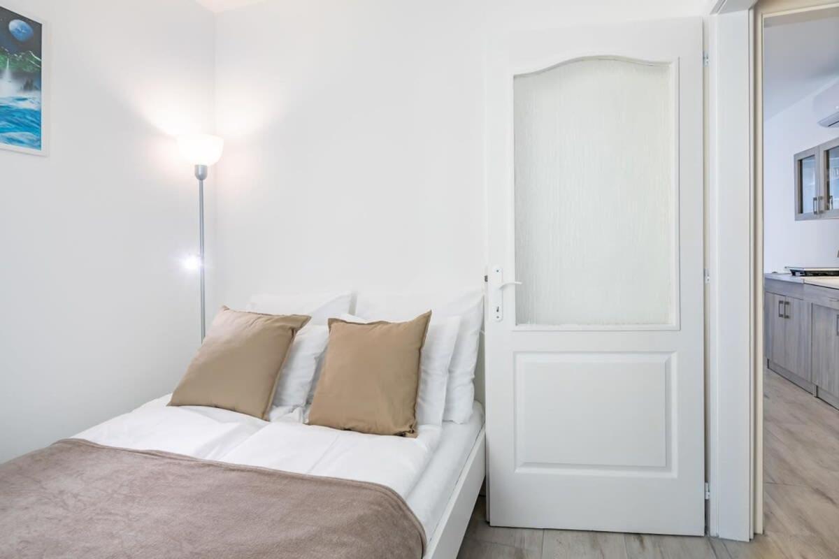 Convenient 2-Room Central Apartment ブダペスト エクステリア 写真