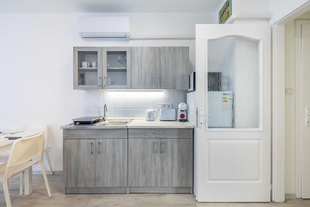Convenient 2-Room Central Apartment ブダペスト エクステリア 写真