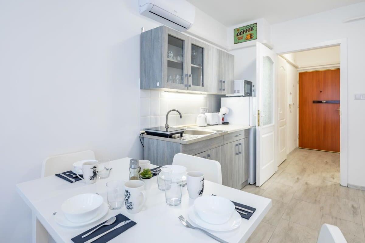 Convenient 2-Room Central Apartment ブダペスト エクステリア 写真